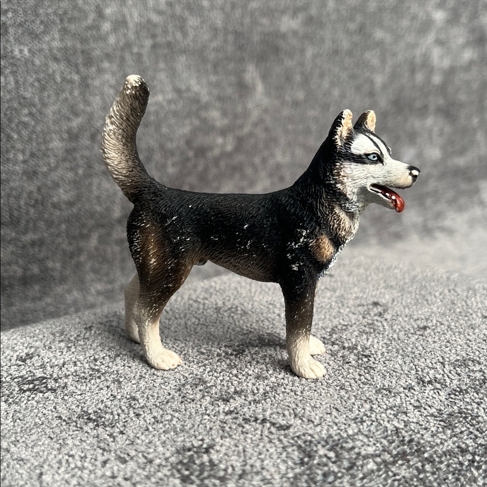 Retired Schleich Husky Male Figurine 2007